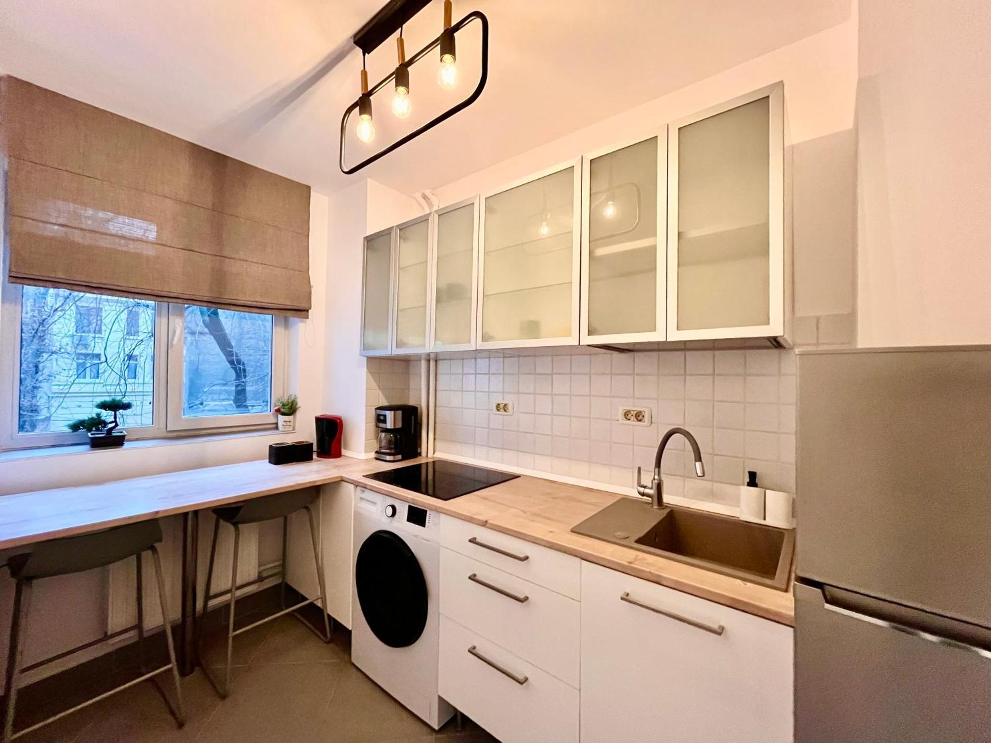 Cozy Apartment With Balcony บูคาเรสต์ ภายนอก รูปภาพ