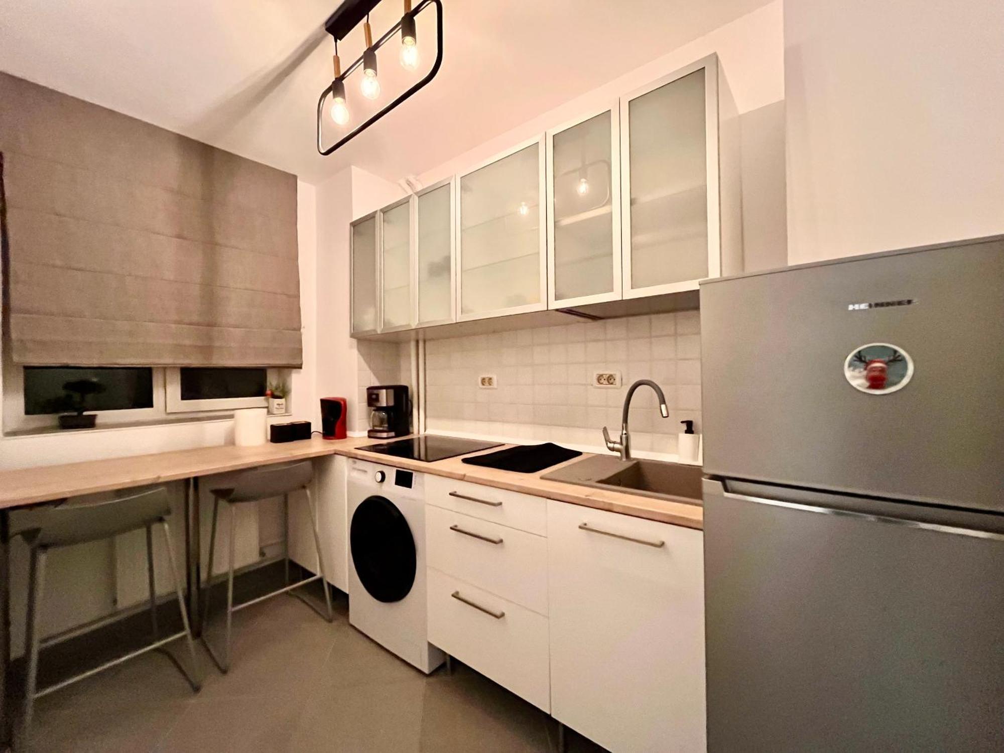 Cozy Apartment With Balcony บูคาเรสต์ ภายนอก รูปภาพ