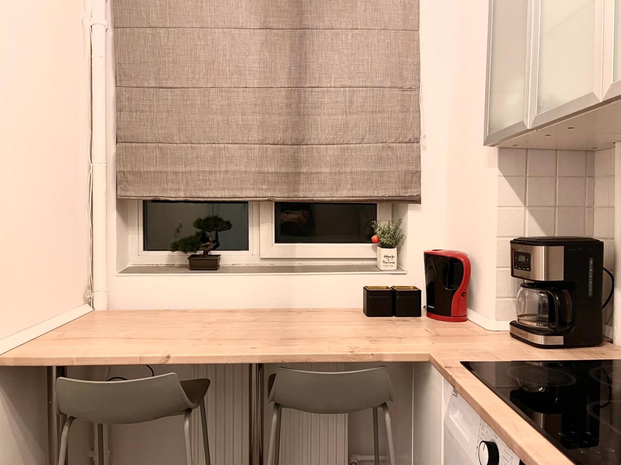 Cozy Apartment With Balcony บูคาเรสต์ ภายนอก รูปภาพ
